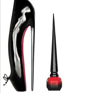 Rouge Louboutin' Nail Colour
CHRISTIAN LOUBOUTIN